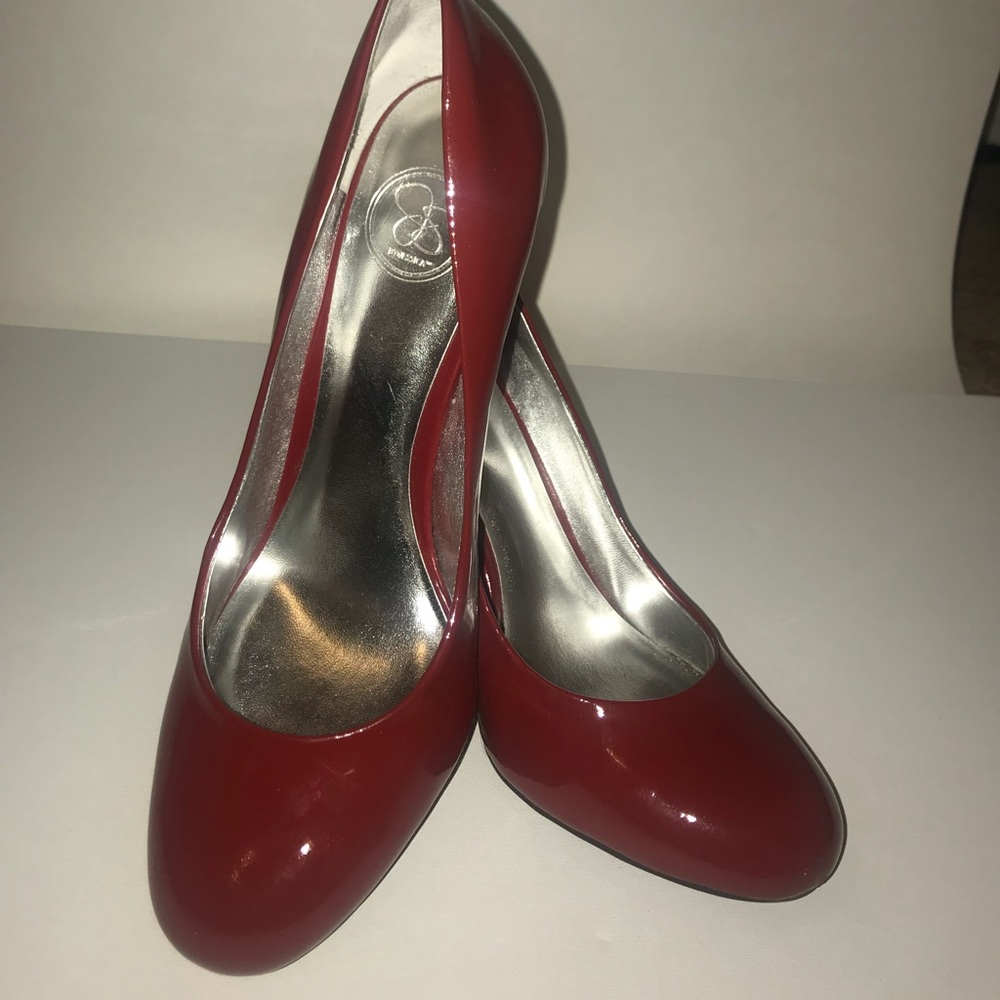 Jessica Simpson Deep red round toe pumps size 10